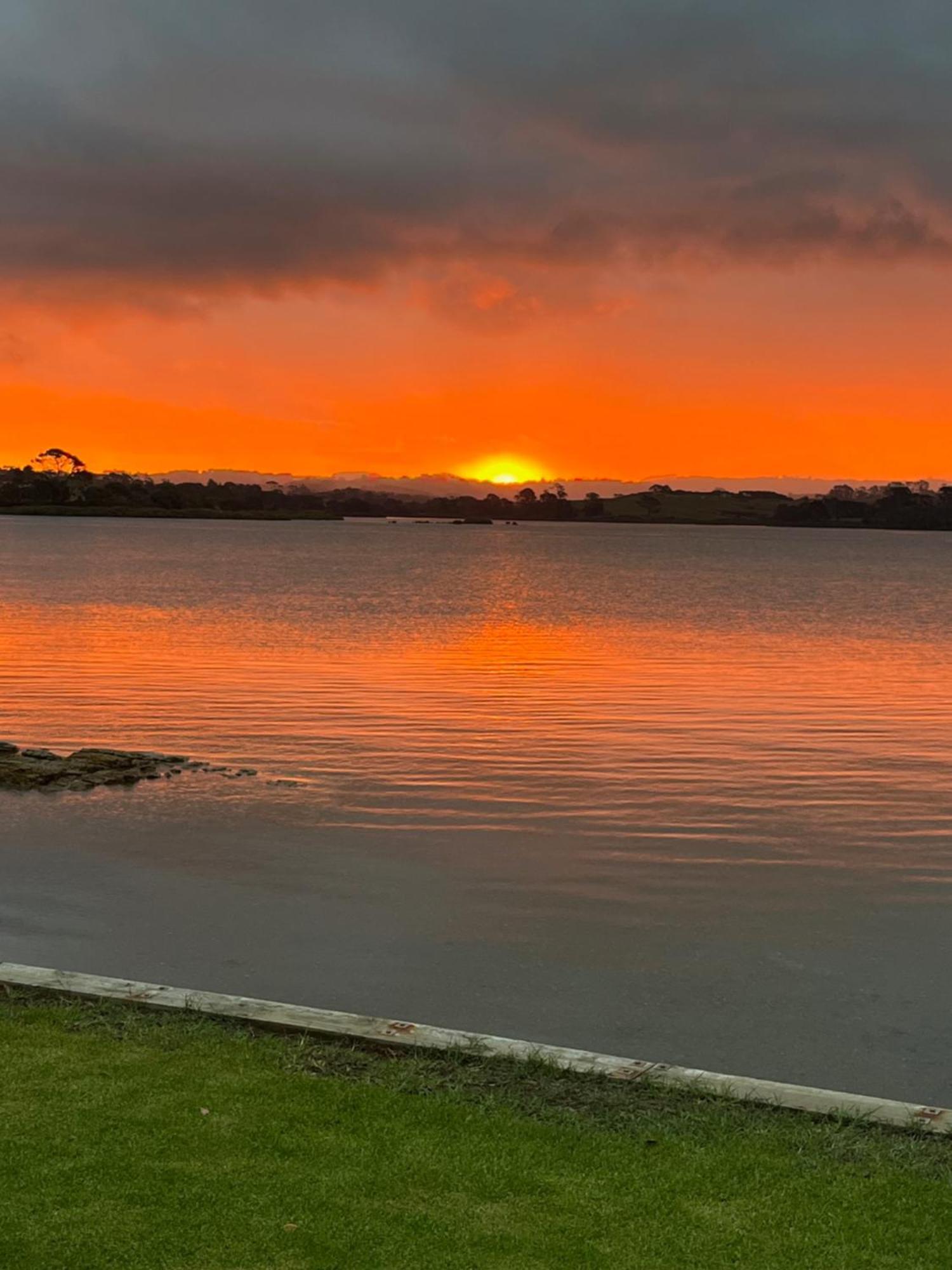 Absolute Waterfront Serenity Near Auckland Clarks Beach エクステリア 写真